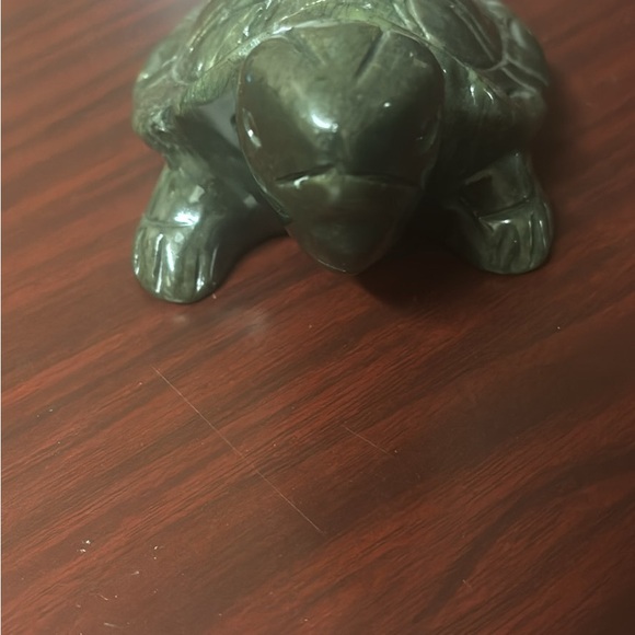 Elegant Green Stone Turtle Sculpture - Picture 4 of 5